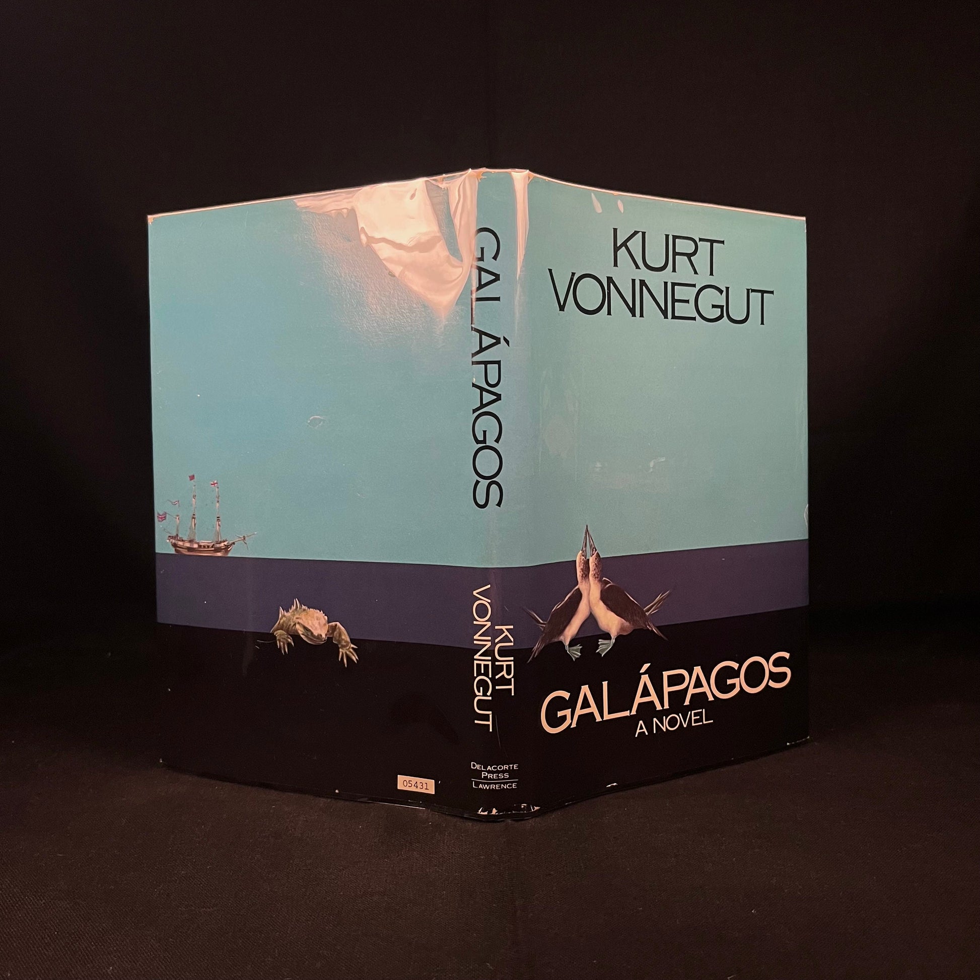 Galápagos by Kurt Vonnegut (1985) Vintage Hardcover Book