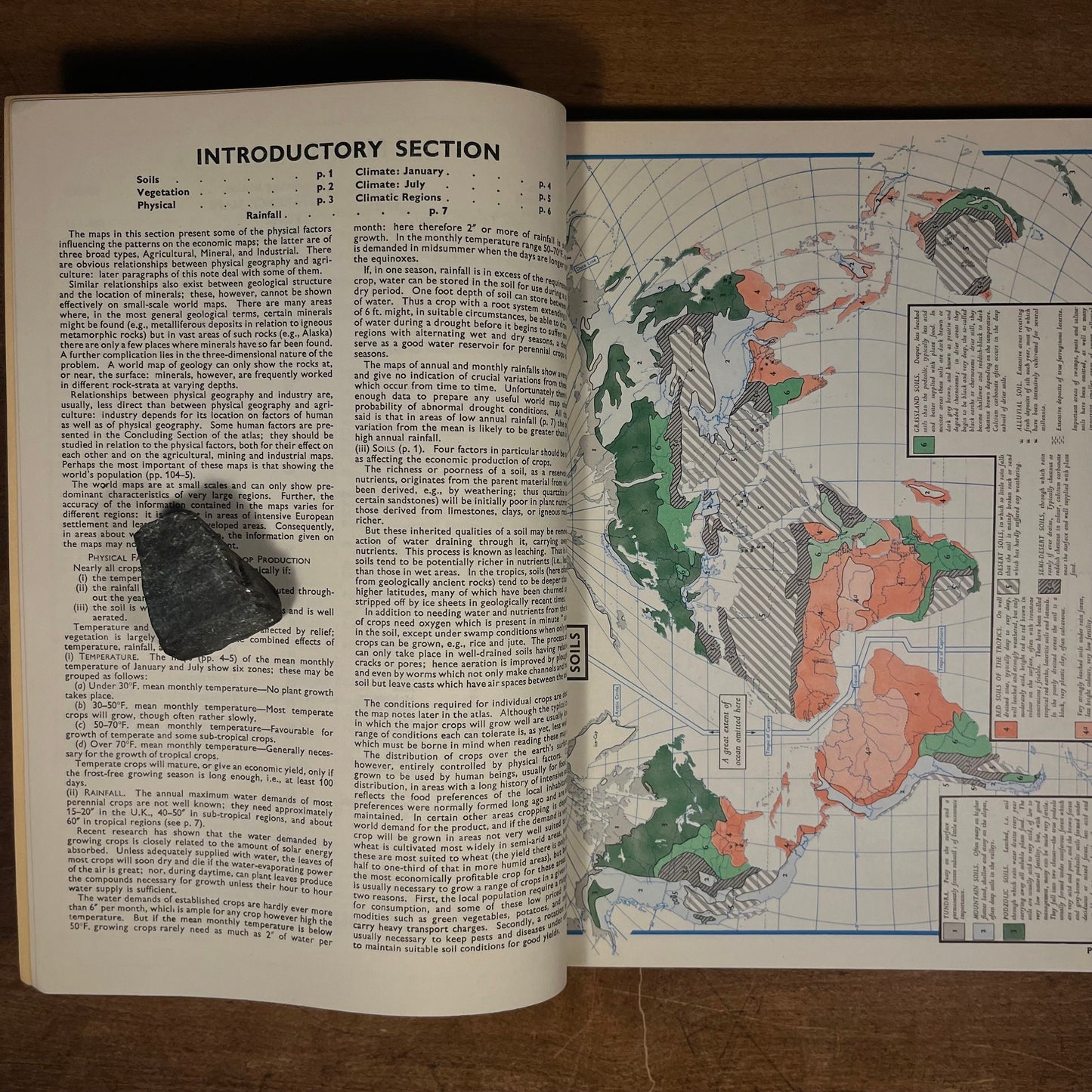 The Shorter Oxford Economic Atlas of the World (1960) Vintage Softcover Book