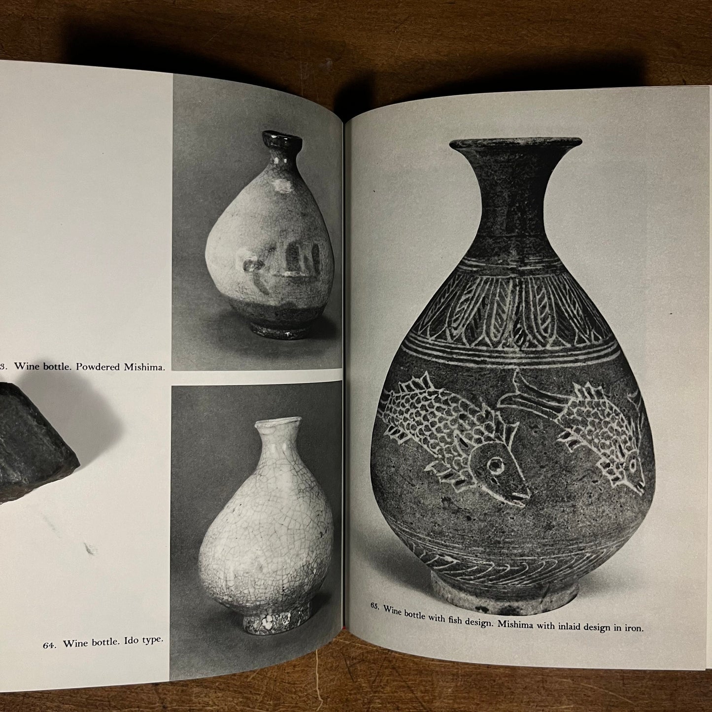 First Printing - Five Centuries of Korean Ceramics: Pottery and Porcelain of the Yi Dynasty by G. Akaboshi and H. Nakamaru (1975) Hardcover