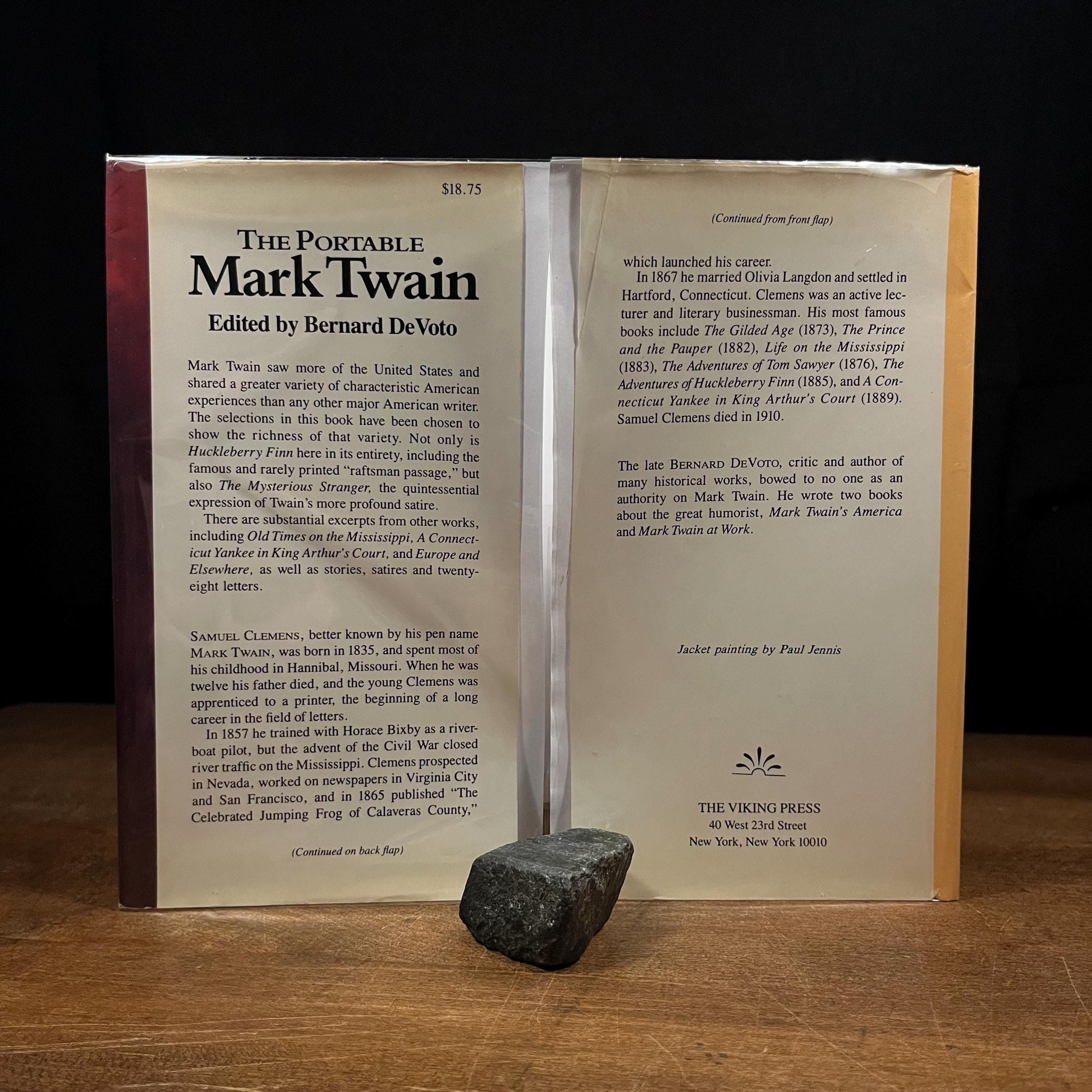 The Portable Mark Twain by Bernard De Voto (1983) Vintage Hardcover Book