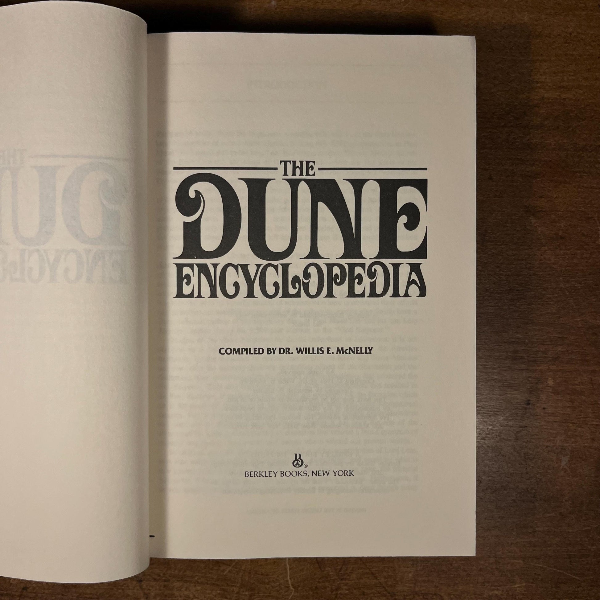 The Dune Encyclopedia compiled by Willis E. McNelly (1984) Vintage Hardcover Book