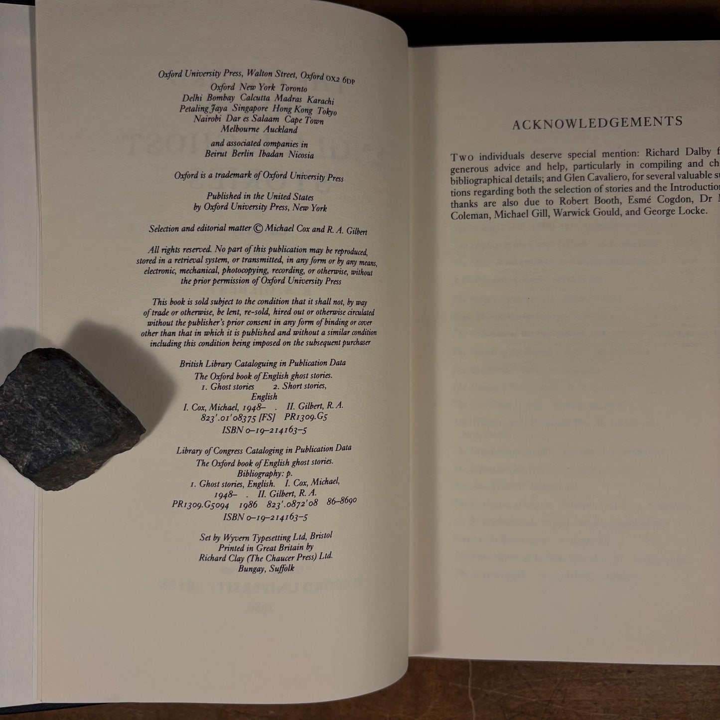 The Oxford Book of English Ghost Stories / Michael Cox and R. A. Gilbert (1986) Vintage Hardcover Book