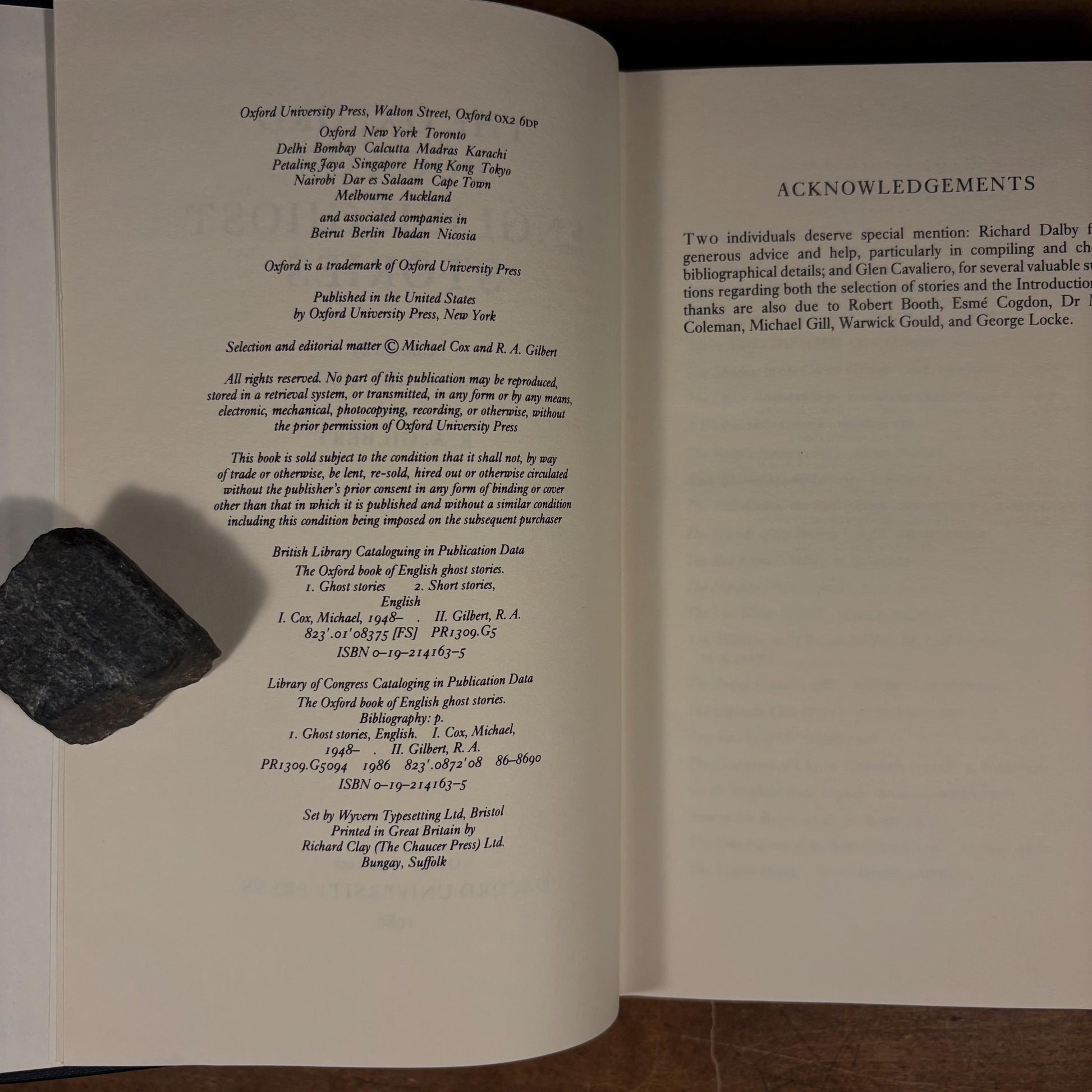 The Oxford Book of English Ghost Stories / Michael Cox and R. A. Gilbert (1986) Vintage Hardcover Book