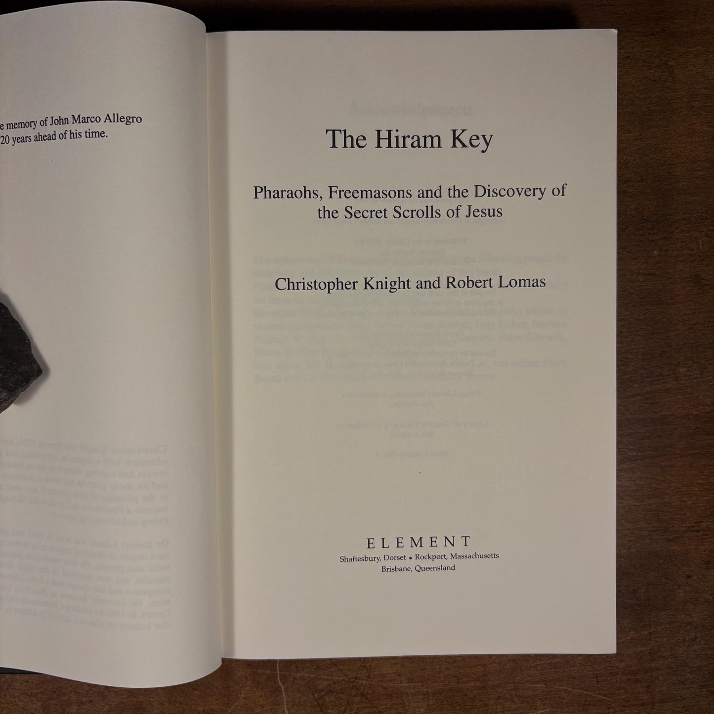 The Hiram Key: Pharaohs, Freemasons and the Discovery of the Secret Scrolls of Jesus / Christopher Knight, Robert Lomas (1997) Vintage Book