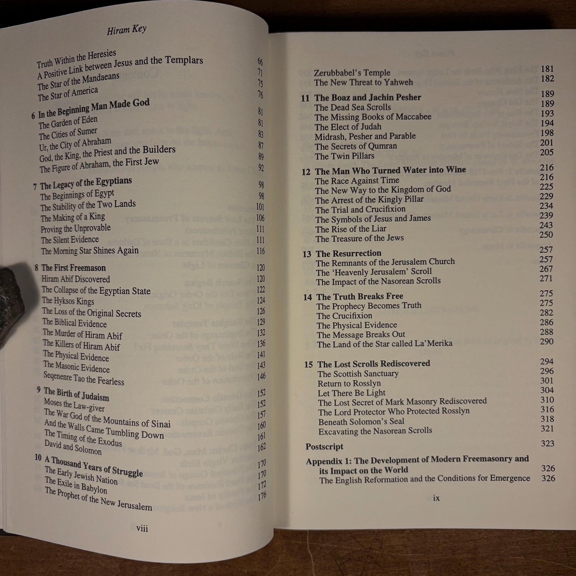 The Hiram Key: Pharaohs, Freemasons and the Discovery of the Secret Scrolls of Jesus / Christopher Knight, Robert Lomas (1997) Vintage Book