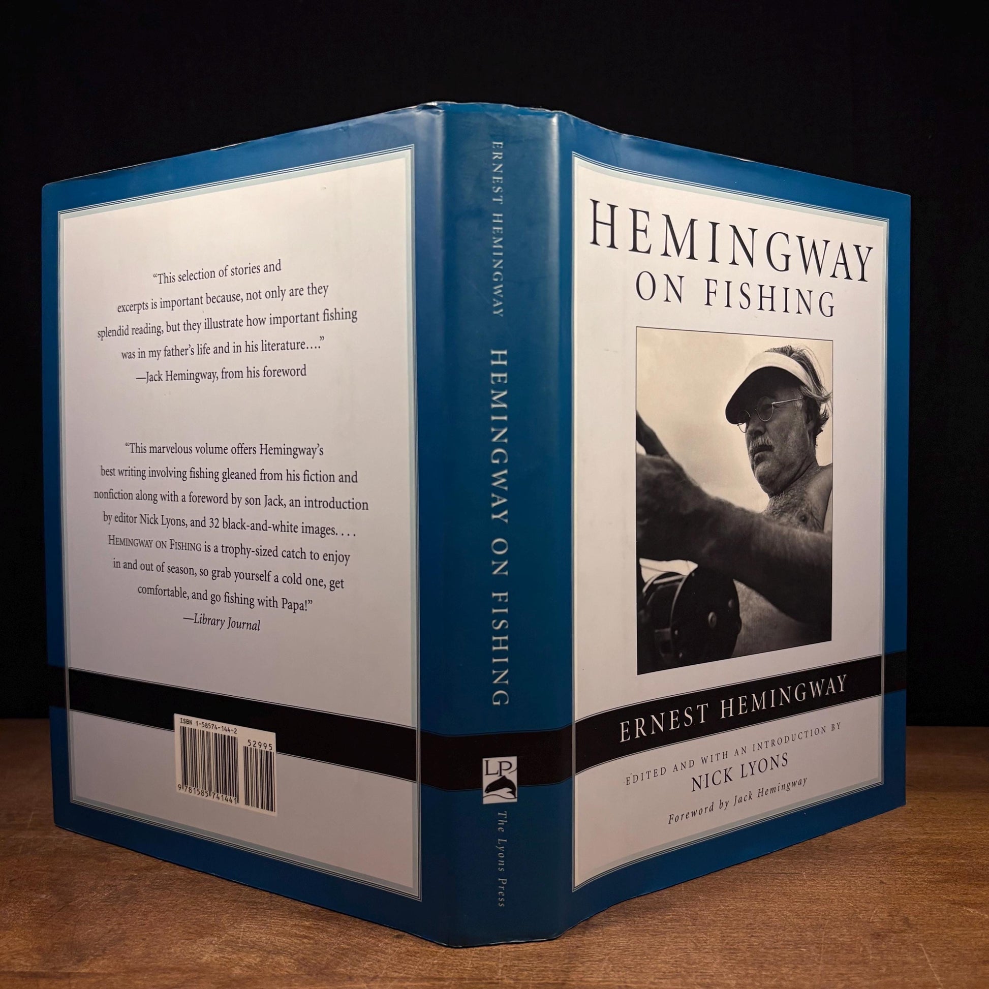First Printing - Hemingway on Fishing / Ernest Hemingway (2000) Vintage Hardcover Book
