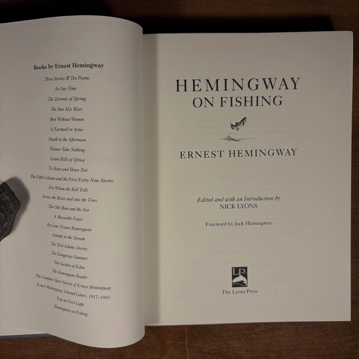 First Printing - Hemingway on Fishing / Ernest Hemingway (2000) Vintage Hardcover Book