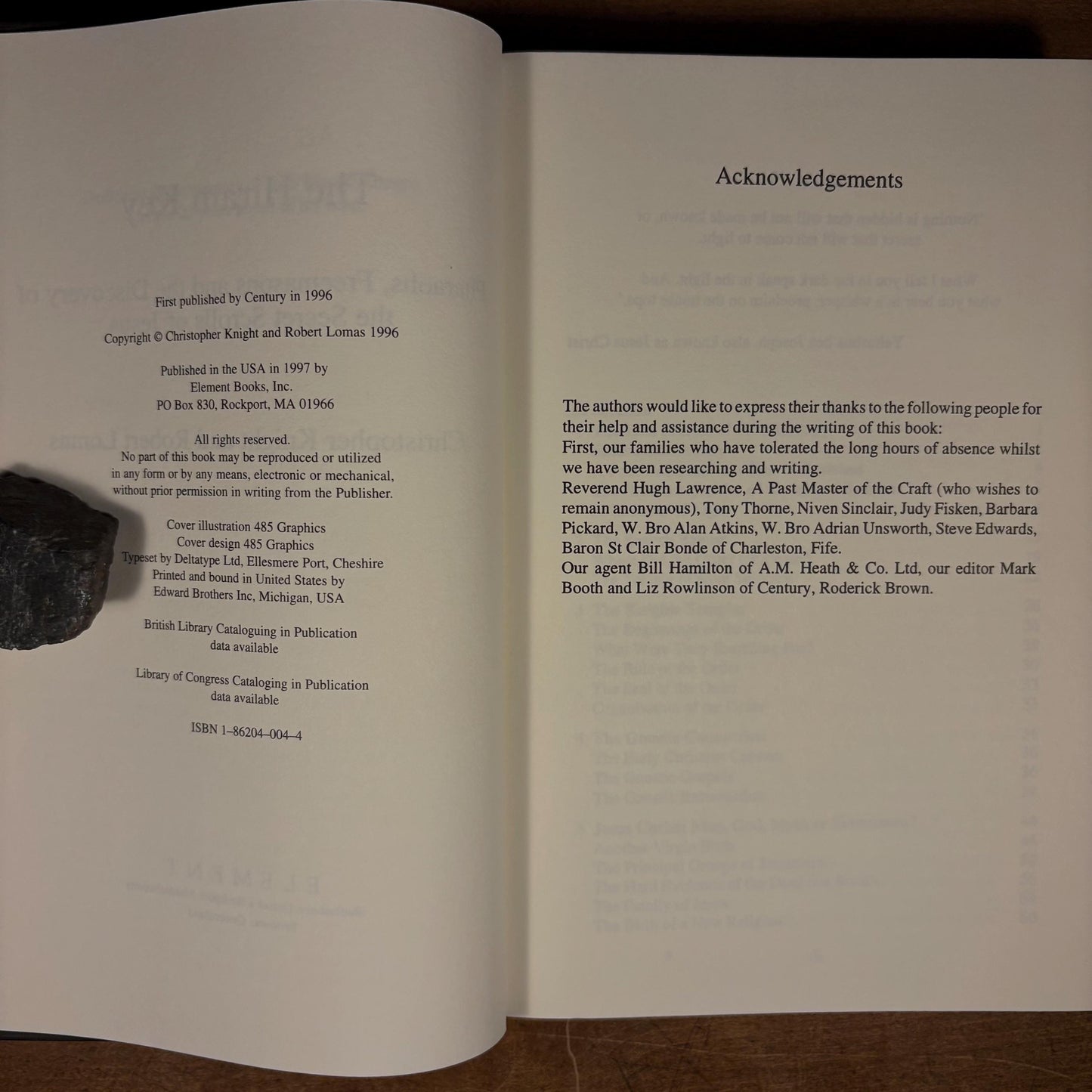 The Hiram Key: Pharaohs, Freemasons and the Discovery of the Secret Scrolls of Jesus / Christopher Knight, Robert Lomas (1997) Vintage Book