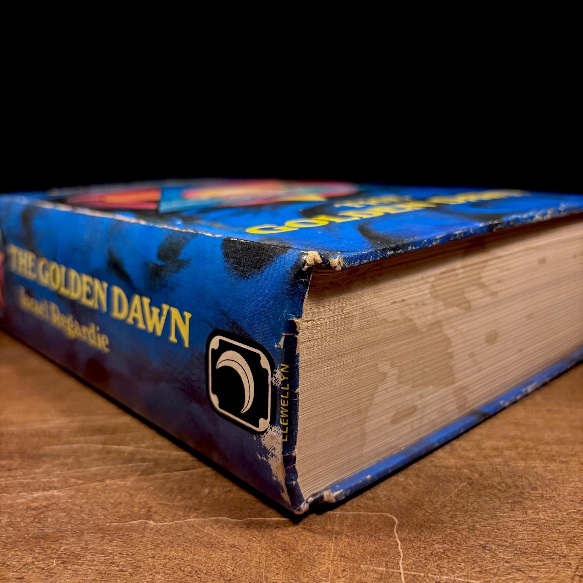 The Golden Dawn: An Account of the Teachings, Rites and Ceremonies of the Order of the Golden Dawn / Israel Regardie (1982) Vintage Book