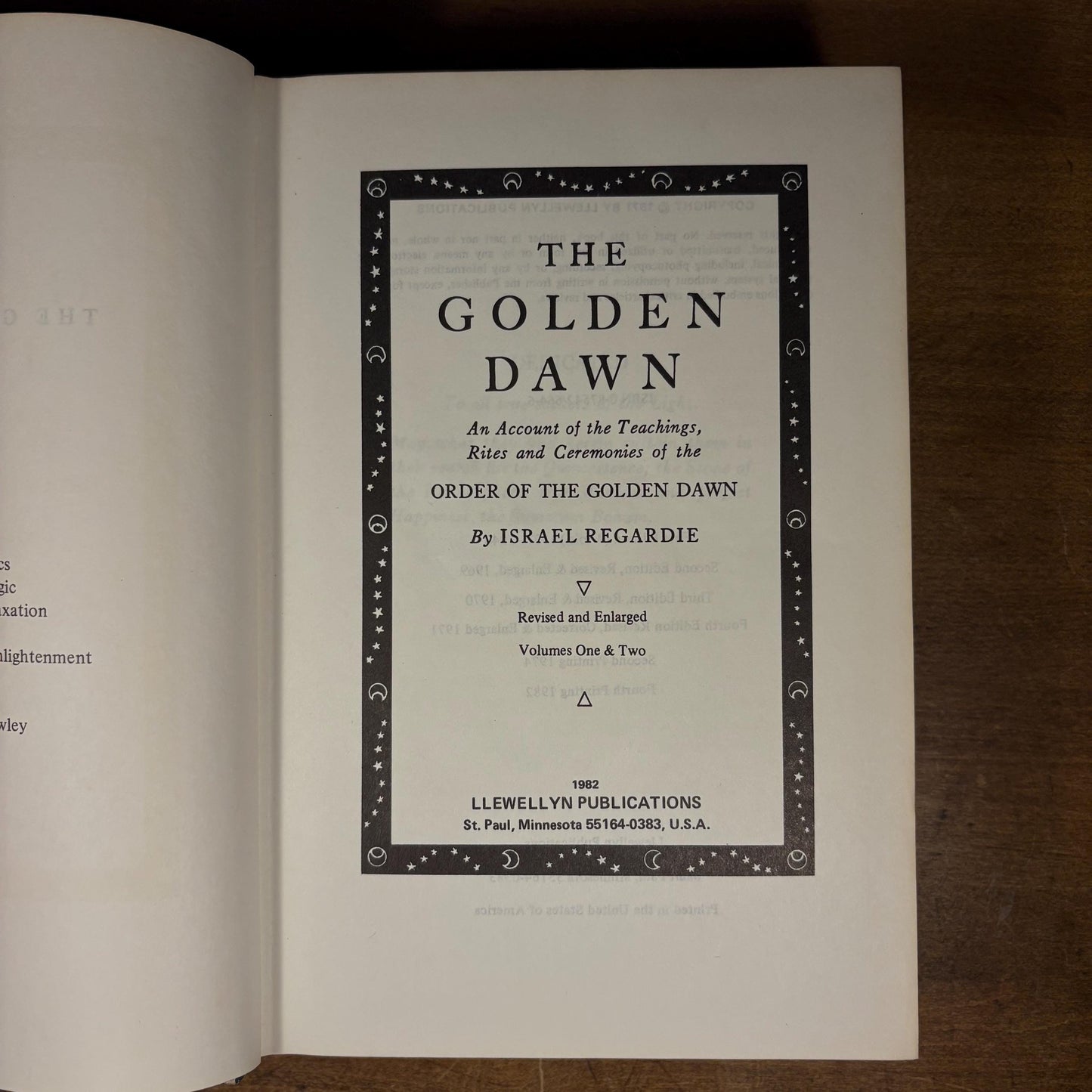 The Golden Dawn: An Account of the Teachings, Rites and Ceremonies of the Order of the Golden Dawn / Israel Regardie (1982) Vintage Book