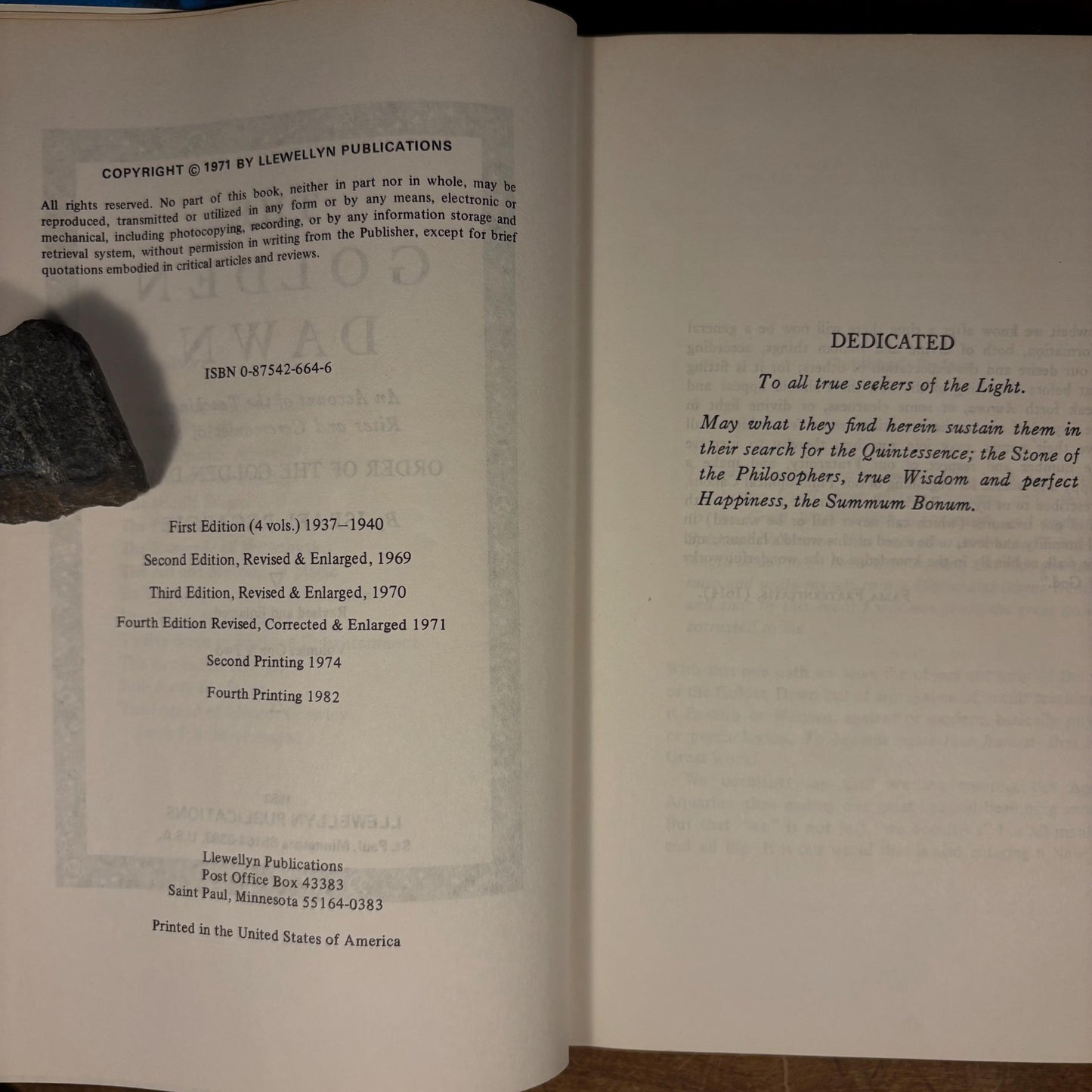 The Golden Dawn: An Account of the Teachings, Rites and Ceremonies of the Order of the Golden Dawn / Israel Regardie (1982) Vintage Book