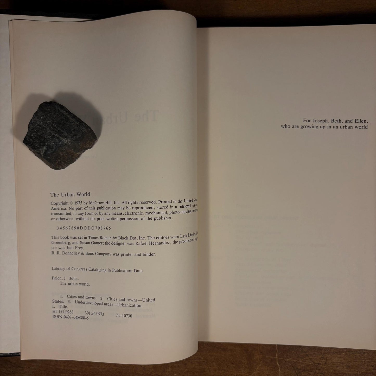 Early Printing - The Urban World / J. John Palen (1975) Vintage Hardcover Book