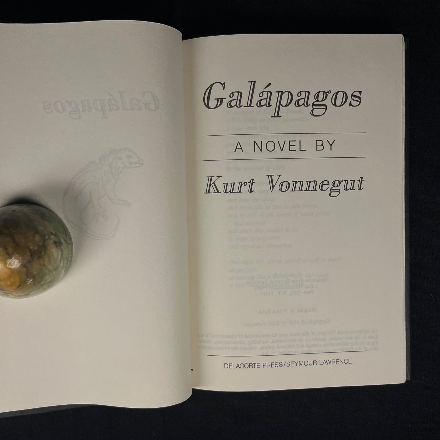 Galápagos by Kurt Vonnegut (1985) Vintage Hardcover Book