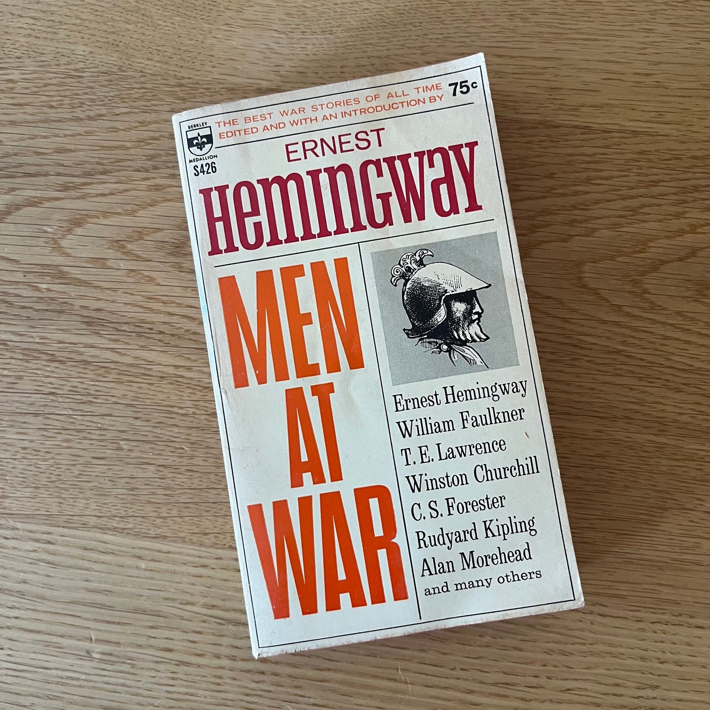 Men at War by Ernest Hemingway (1963) Vintage Mass Market Paperback Book