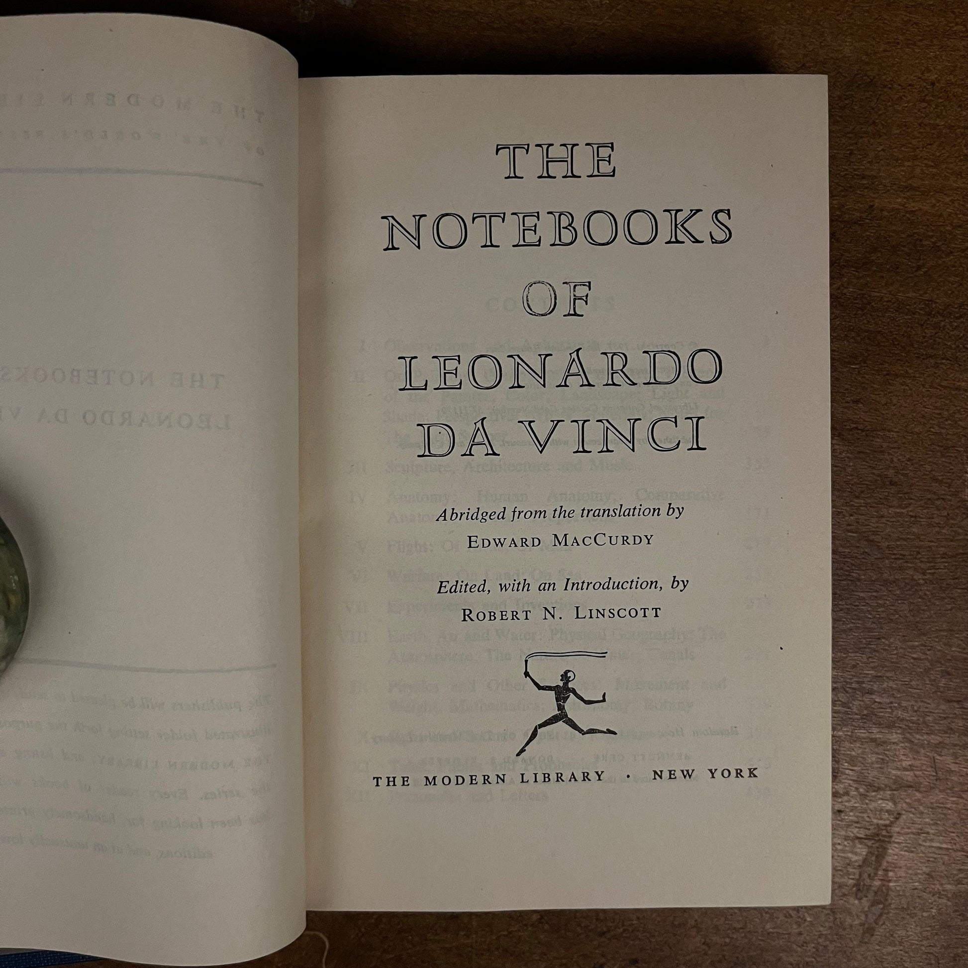 Modern Library - The Notebooks of Leonardo Da Vinci (1957) Vintage Hardcover Book